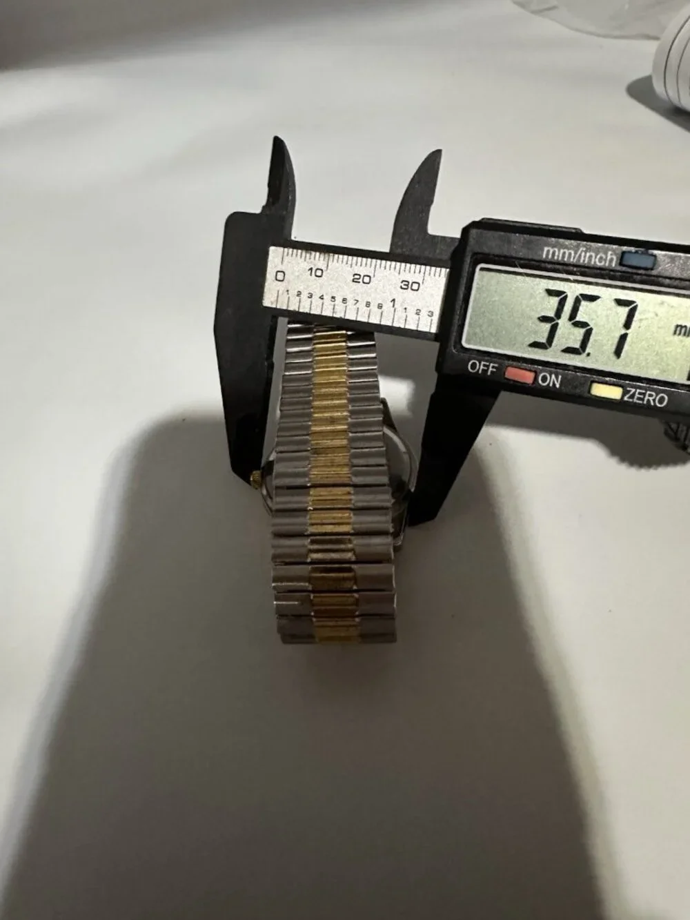 VTG. Bill Blass Watch Silver Gold Two Tone Day Date Stretch Expansion Band